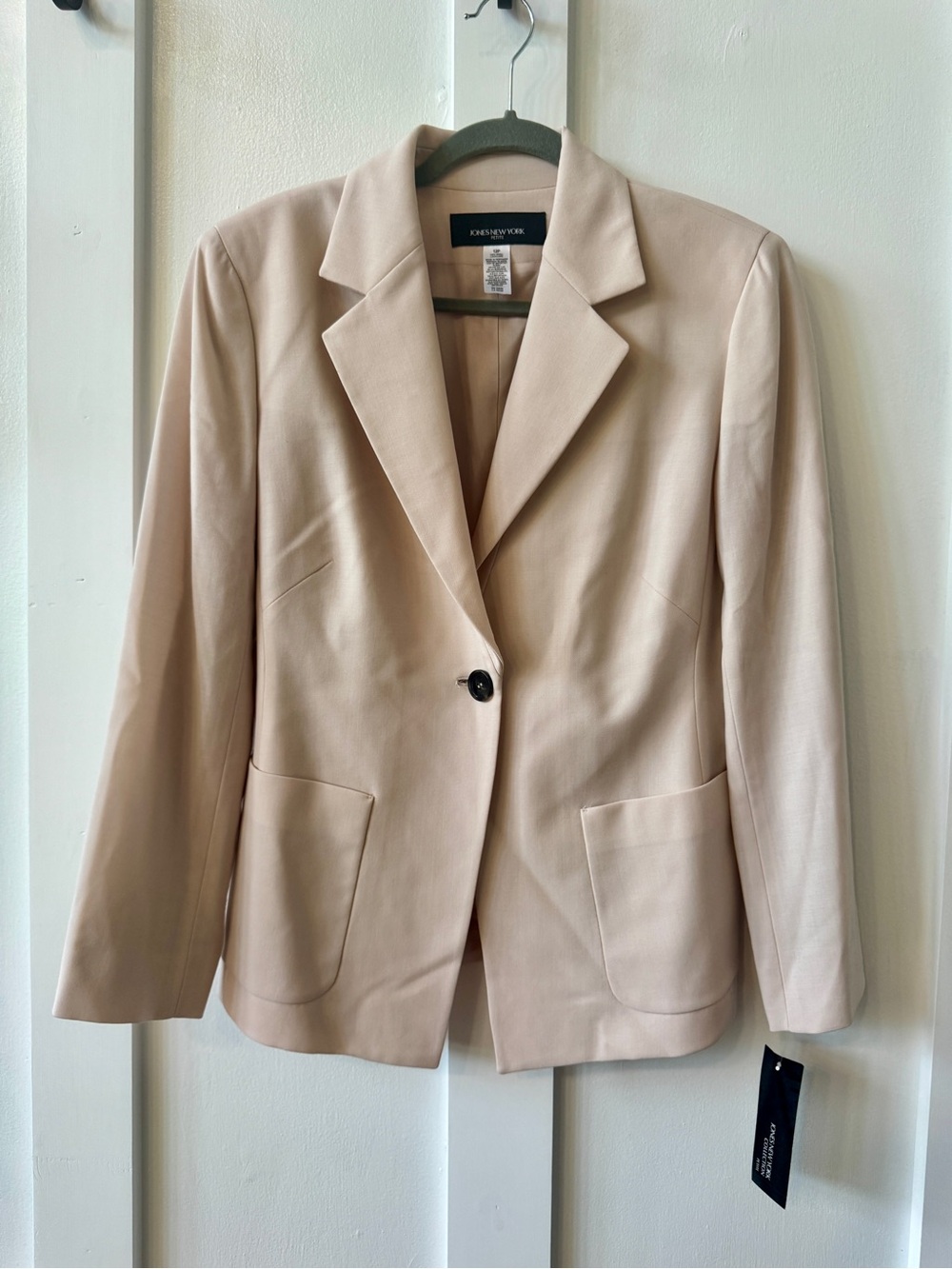 Jones New York Women's 100% Wool Single-Button Blazer NWT
Size 12P